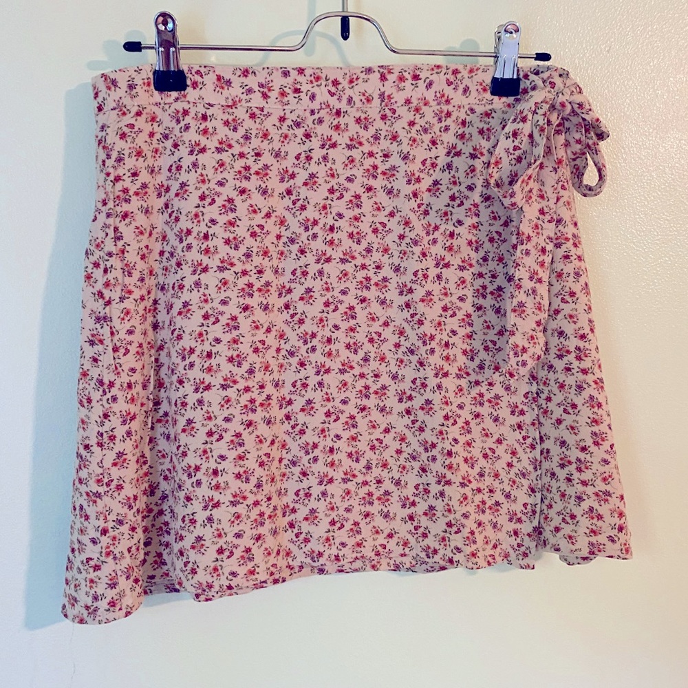 AE White Floral Wrap Mini Skirt
